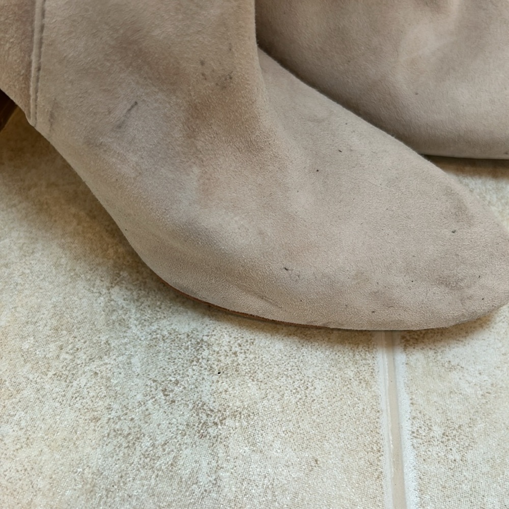 VINCE CAMUTO NWOB Enverna Elegant Beige Suede Ankle Boots, size 7 - Picture 6 of 11